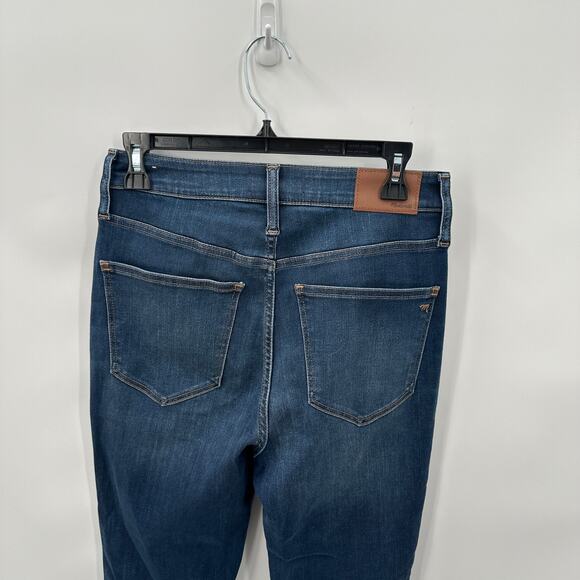 MADEWELL Curvy High-Rise Skinny Jeans in Danny Wash: TENCEL™ Denim // 27 - Picture 9 of 13